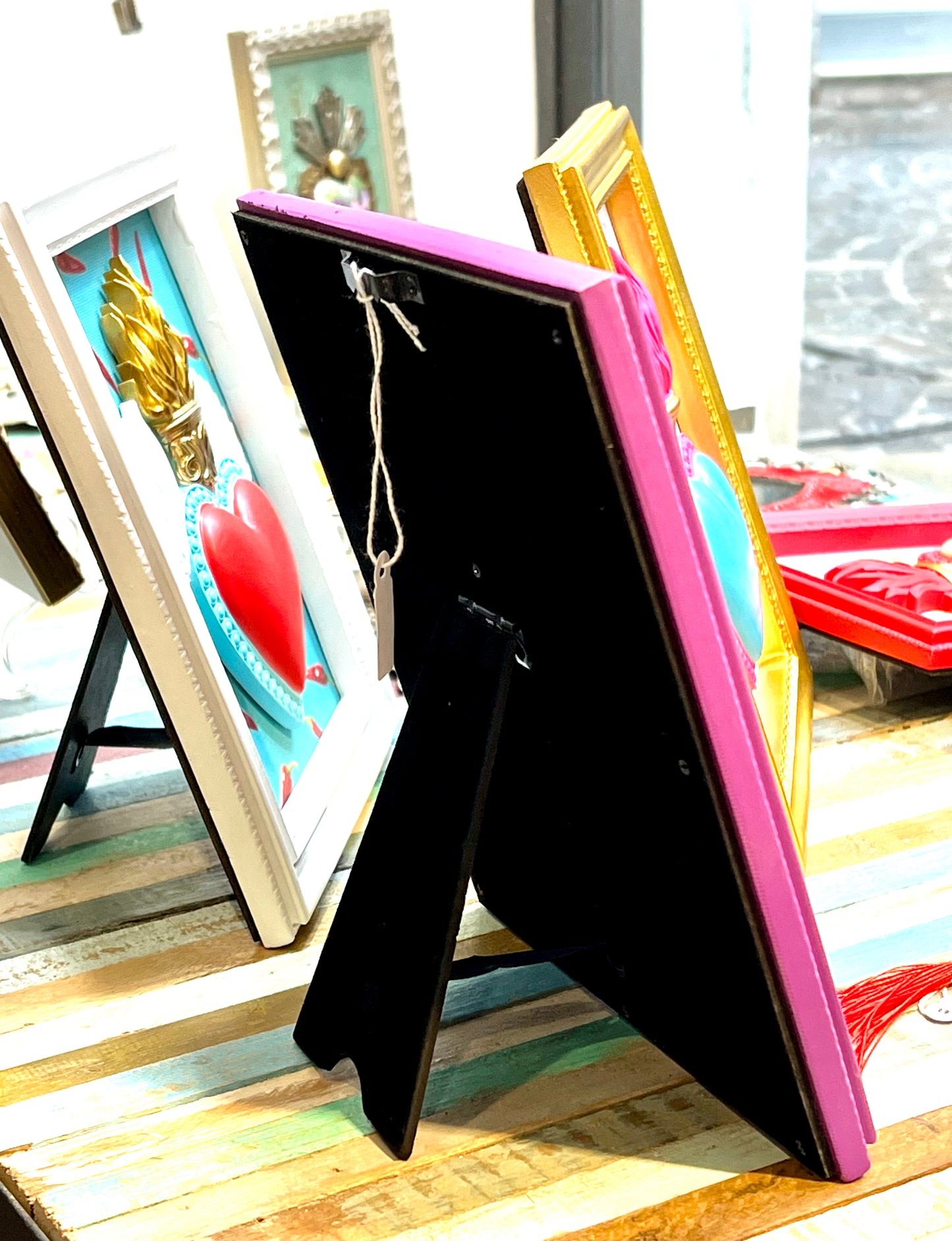 Quadro decorativo Pop con cuore sacro da appendere o da appoggio | HENRIETTE